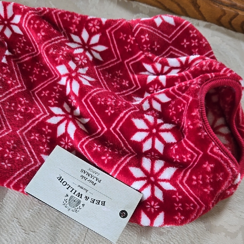 Bee & Willow Red and White Snowflake Blanket